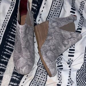 Toms Gray Snake Print Wedge booties. Size 8. Like new!